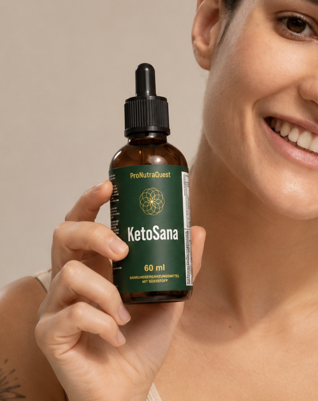 Lächelnde Frau mit KetoSana